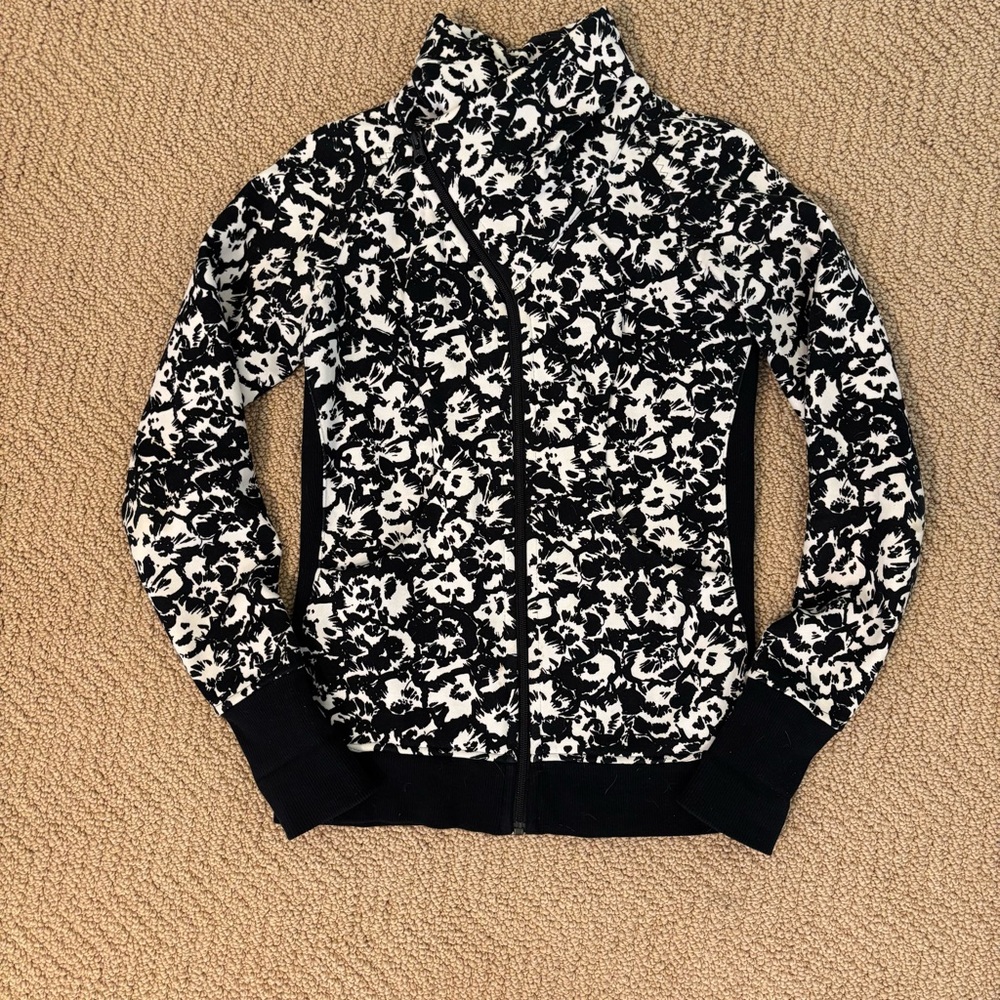 Lululemon Scuba asymmetrical zip (4)